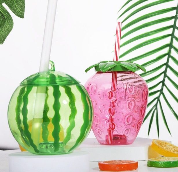 Tazza di plastica a forma di frutta personalizzata con paglia Tazza di tè con latte dolce Bottiglia portatile di succo