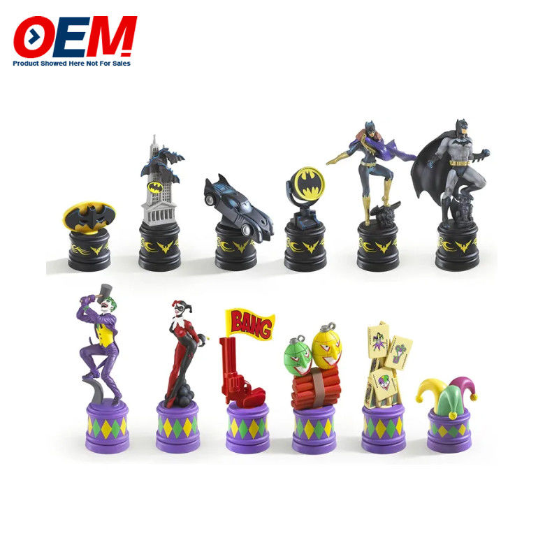 Set di scacchi con personaggi in plastica PVC personalizzati, set di scacchi con figurine OEM, crea un divertente giocattolo di scacchi