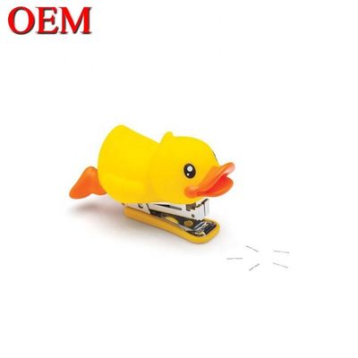 Plastico anatra in forma di cartone animato Office Stapler OEM di plastica giocattolo per animali Stapler scuola per studenti